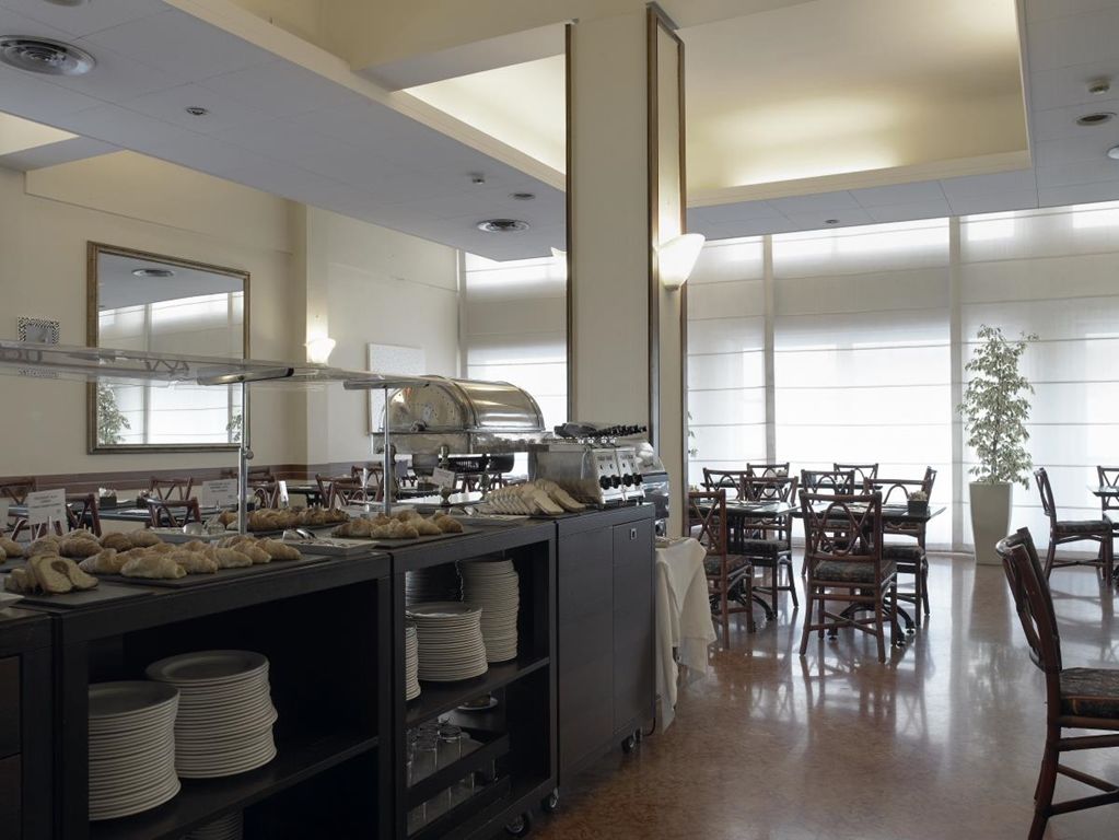 Nh La Spezia Hotel Restoran gambar