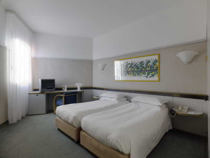 Nh La Spezia Hotel Luaran gambar